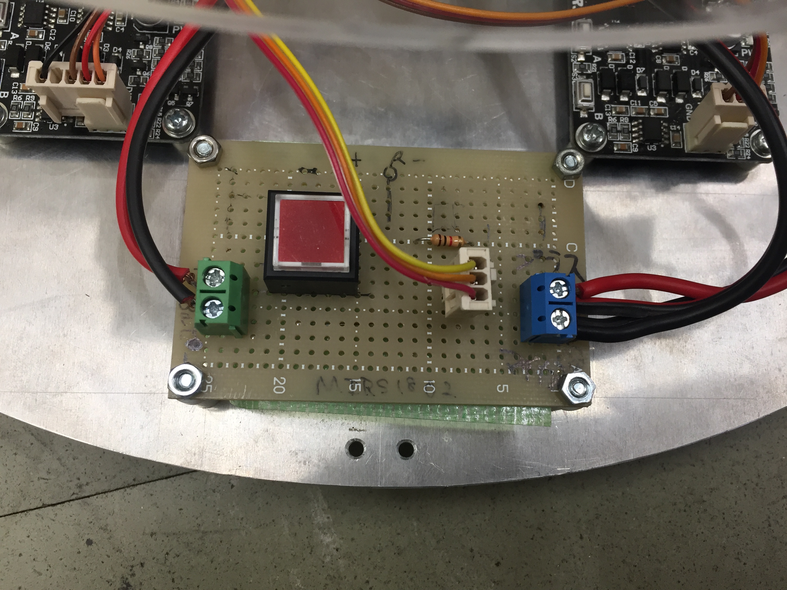 fig14 電源ボード、モータドライバと下段シャーシの取り付け