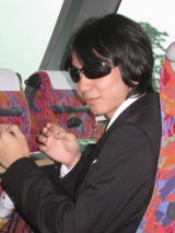 zK@